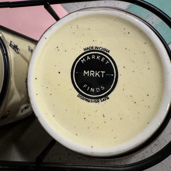 Cream Bee-Pattern Stackable Mugs with Black Rack - Picture 4 of 5